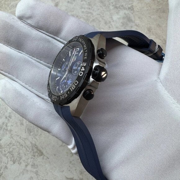 Authentic TAG Heuer Formula 1 Chronograph Quartz Blue Rubber Watch - Picture 5 of 11
